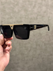 LOUIS VUITTON 1984 GOLD BLACK