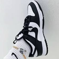 WMN SB Dunk panda Black for Her