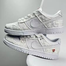 NIKE SB DUNK LOW X LOUIS VUITTON
