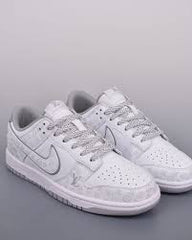 NIKE SB DUNK LOW X LOUIS VUITTON