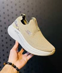 SKECHERS SLIP INS MAX CUSHIONING SUSPENSION