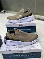 SKECHERS SLIP INS MAX CUSHIONING SUSPENSION