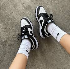 WMN SB Dunk panda Black for Her
