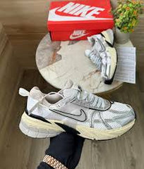 Nike V2KLight Metallica Silver