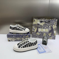 WMN Dior White Black Oblique Canvas WalknDior Sneakers For Her