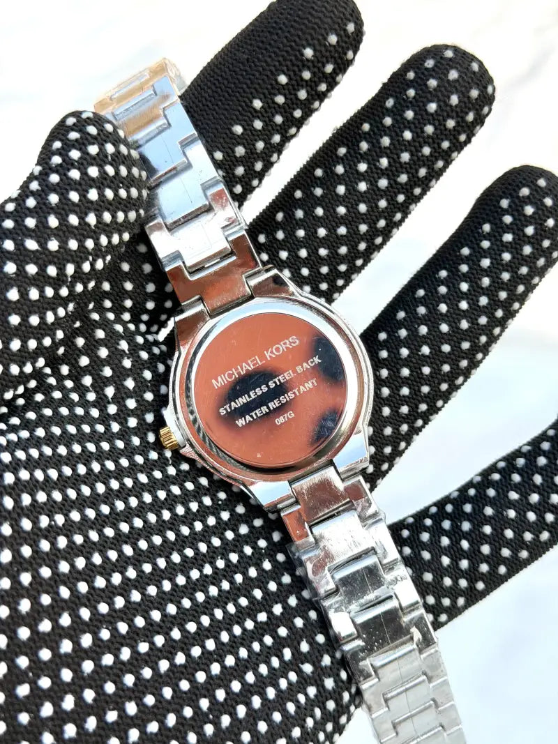 Michlae Kors Detactive