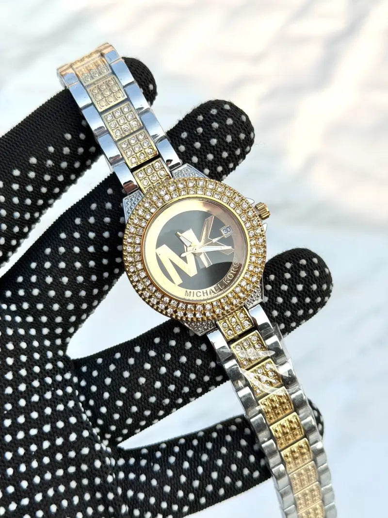 Michlae Kors Detactive
