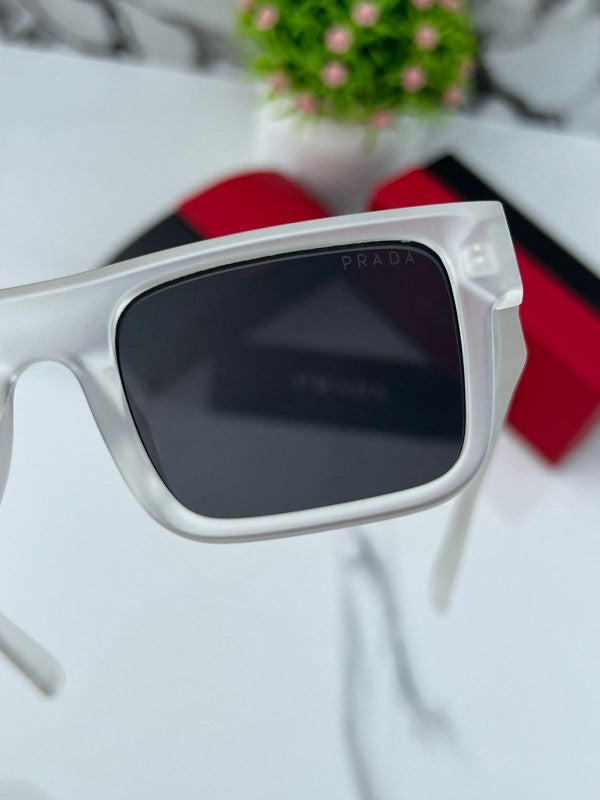 PRADA 19 WHITE BLACK