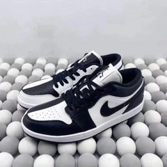 AIR JORDAN RETRO 1 LOW HOMAGE BLACK WHITE