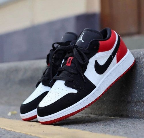 Air Jordan Retro 1 Low Black Toe