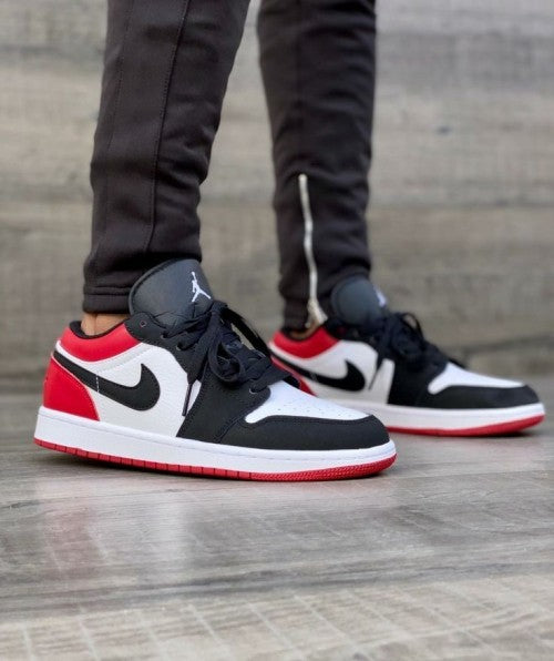 Air Jordan Retro 1 Low Black Toe