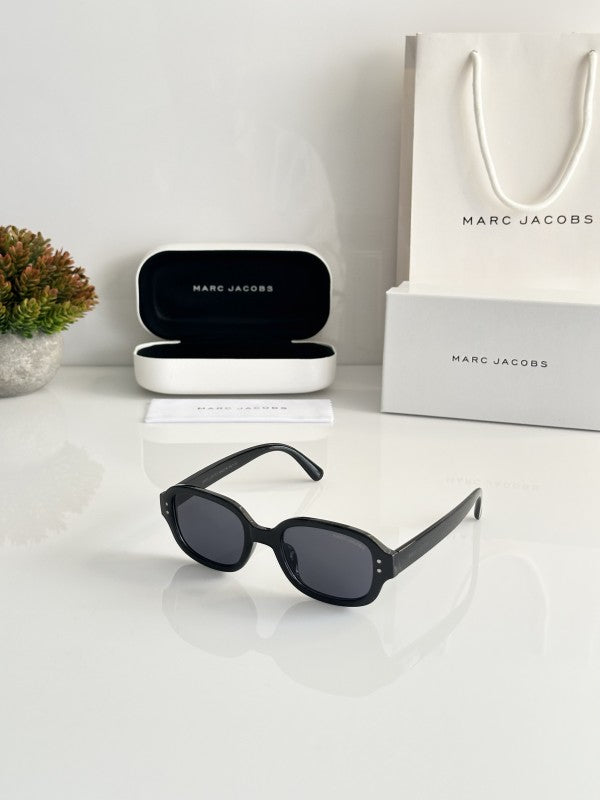 Marc Jacobs 674 Black