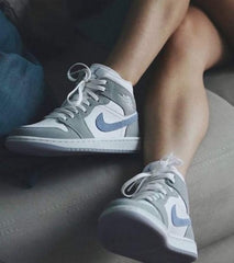 jordan retro 1 mid WOLF GREY