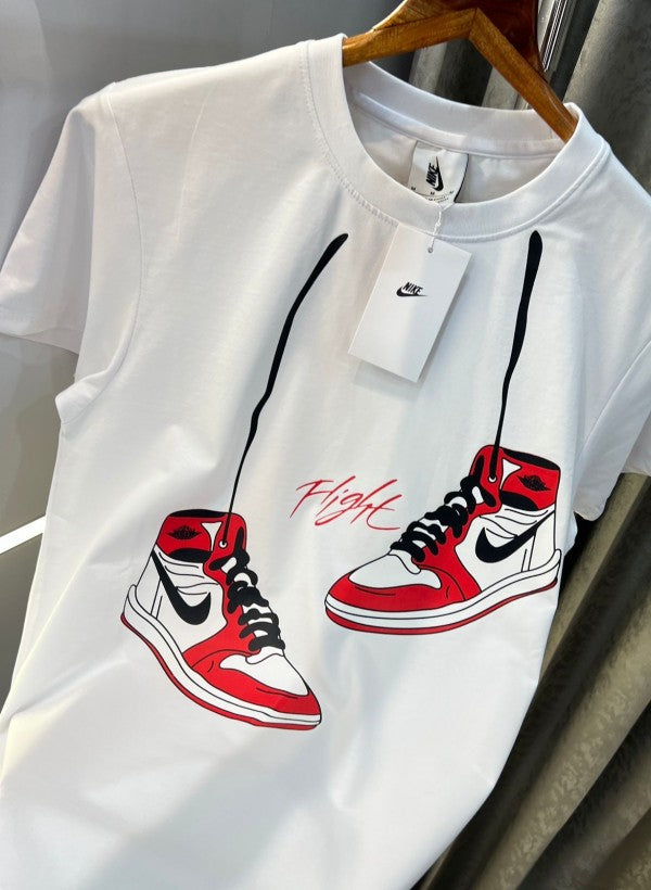 T shirt nike sneakers online