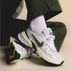 Nikee V2K Run White