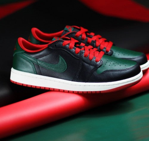 NIKE AIR JORDAN 1 RETRO LOW OG BLACK GORGE GREEN VARSITY RED SAIL