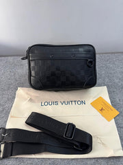 Louis Vuitton M46955 Alpha Messenger Sling Side Bag Unisex Black With Dust Bag