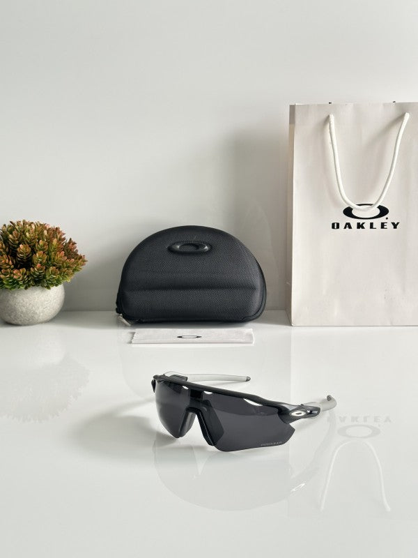 OAKLEY 9208 Black