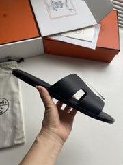 Hermes IZMIR Slides ALL BLACK WITH CARRY BAG DUST BAG OG BOX