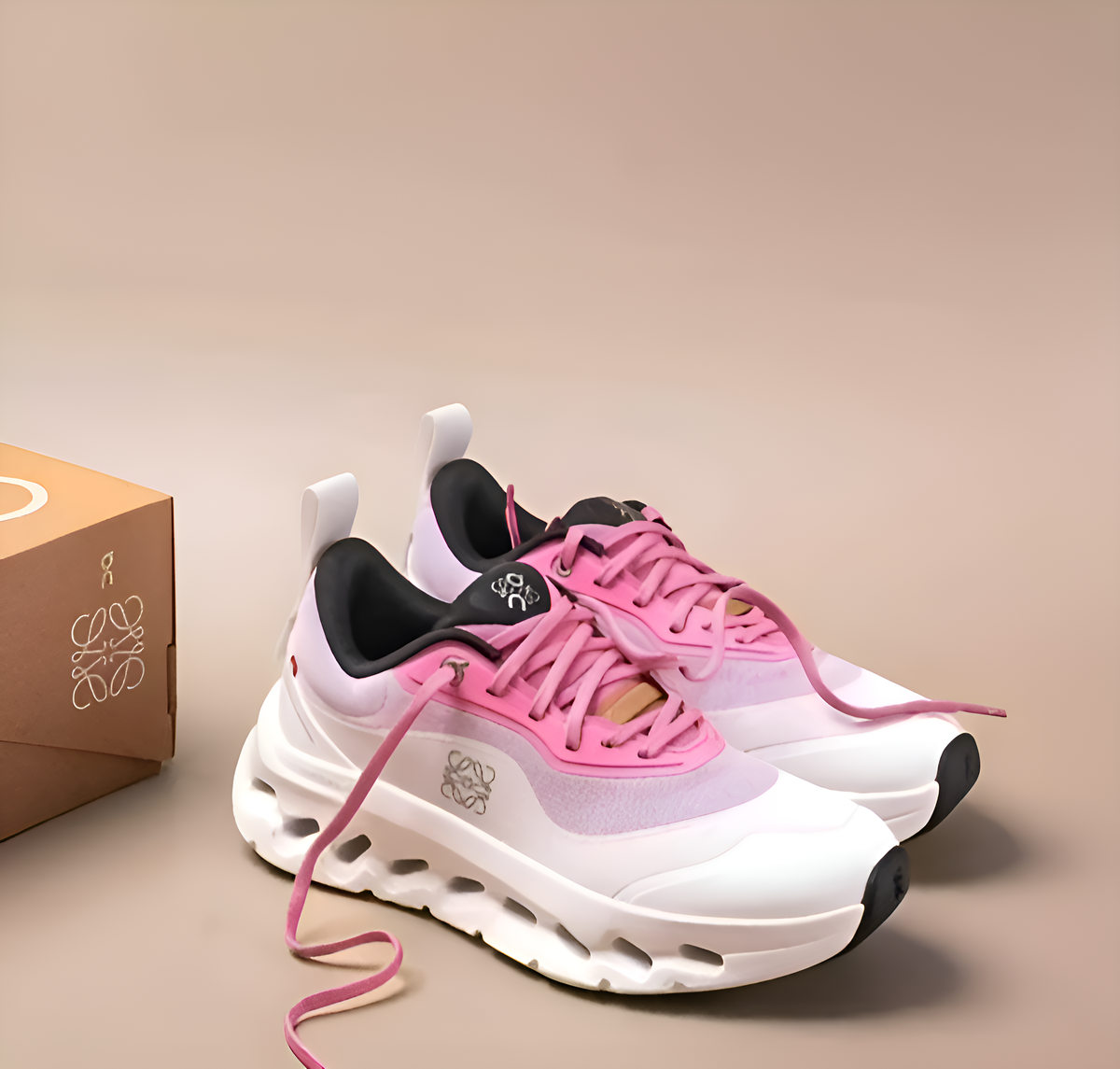ON CLOUD  RUNNING LOEWE WHITE PINK
