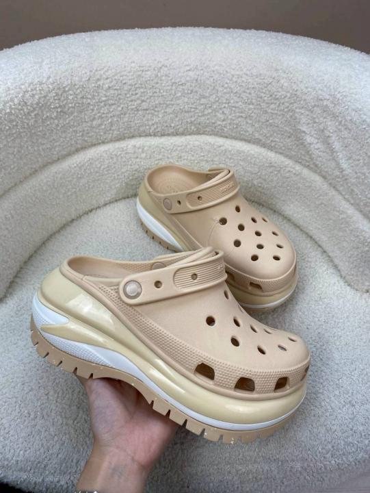 WMN CROCS MEGA CRUSH COLORDIP CLOG KHAKI FOR HER