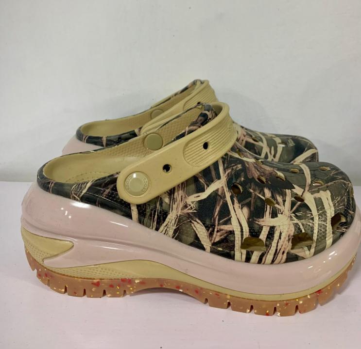 WMN CROCS MEGA CRUSH COLORDIP CLOG KHAKI FOR HER