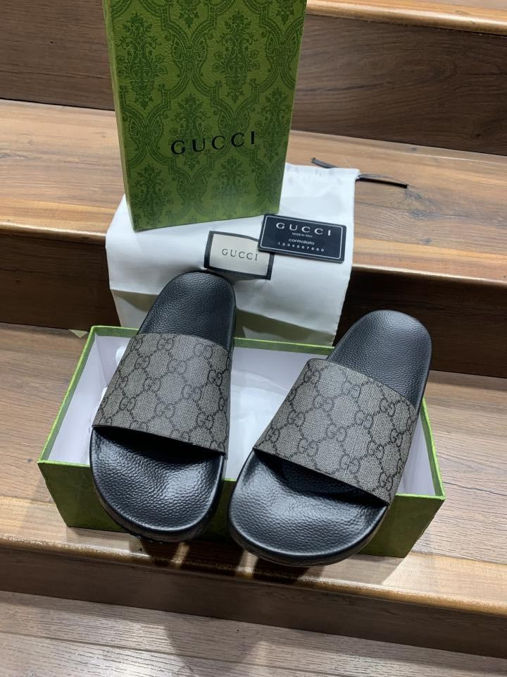 GUCCI INTERLOCKING GG PREMIUM SLIDE