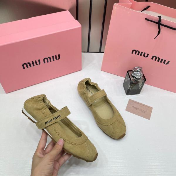 Miu Miu Camel Ballet Flats Leather Elastic Scrunch With OG Box & Carry Bag 2129