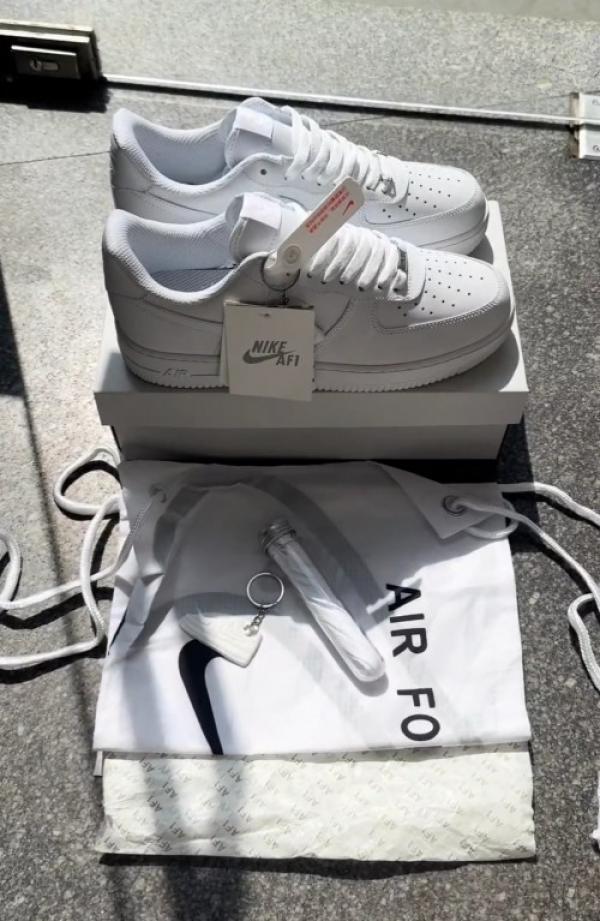 Nike Airforce 1 low leather with all Accessories Semi ua