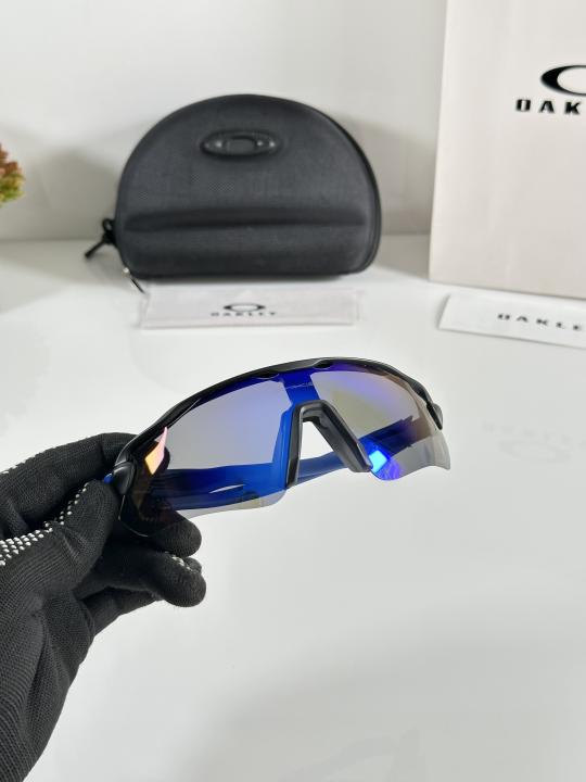 Oakley 9208 Black Blue Revo