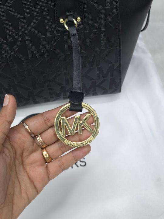 Michael Kors Black Voyager 6-1 Tote ith DustCover CarryBag