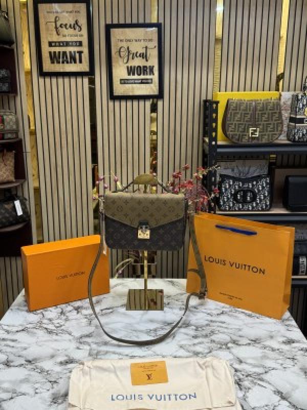 Louis Vuitton Metis With Slightly Damage Box And Dust Bag Including CarryBag