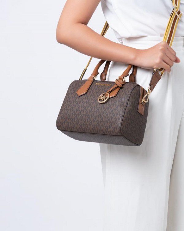 Michael Kors Boston Beige With Dust Bag (71012 Coffee Brown)