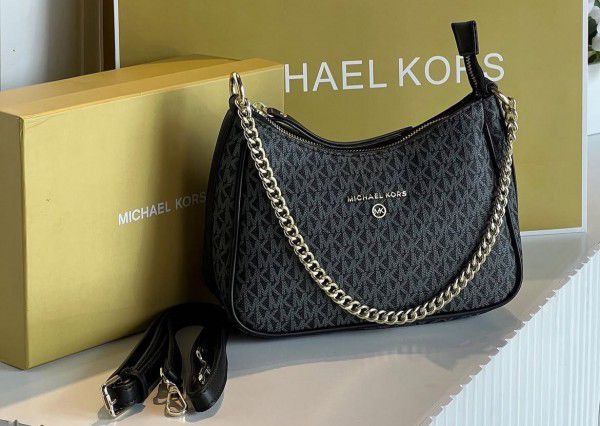 Michael Kors MK Jet Set Charm Small Logo Pochette With OG Box (5575 Black)