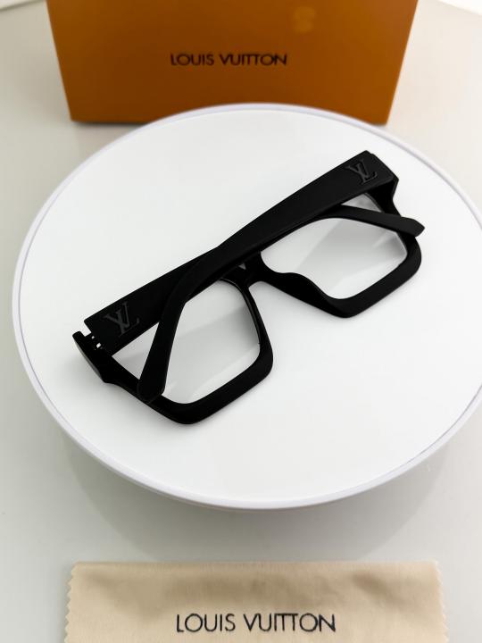 Louis vuitton black frame 1502