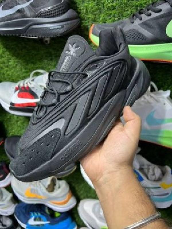 Adidas Ozelia Runner tripple black