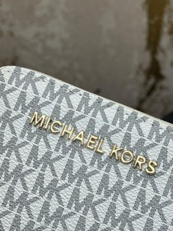 MICHAEL KORS MINI PREMIUM WALLET WITH OG BOX MK 60067   WHITE