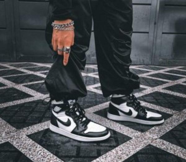 Nike Air jordan Retro 1 black white