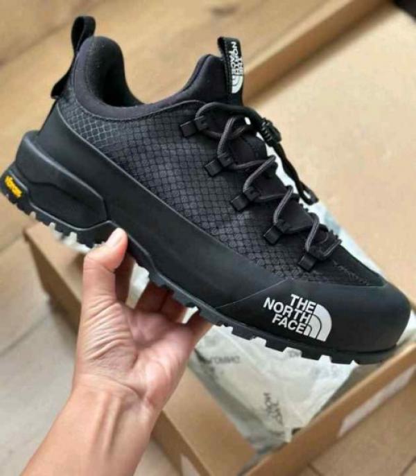 NorthFace Goretex Sneaker Vibram Sole