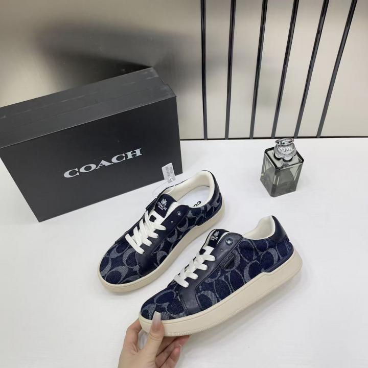 WMN Coach Clip Court Sneaker Navy signature canvas
