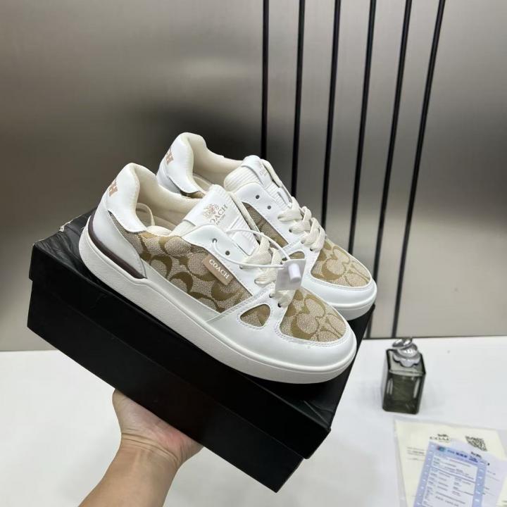 WMN Coach Clip Court Sneaker White signature canvas