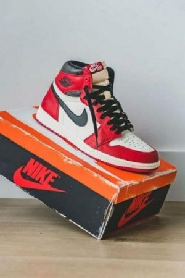 Nike Jordan 1 Lost and Found