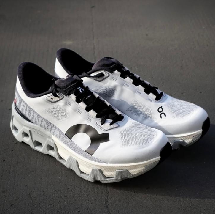 On Cloudmonster Hyper Ivory white Black
