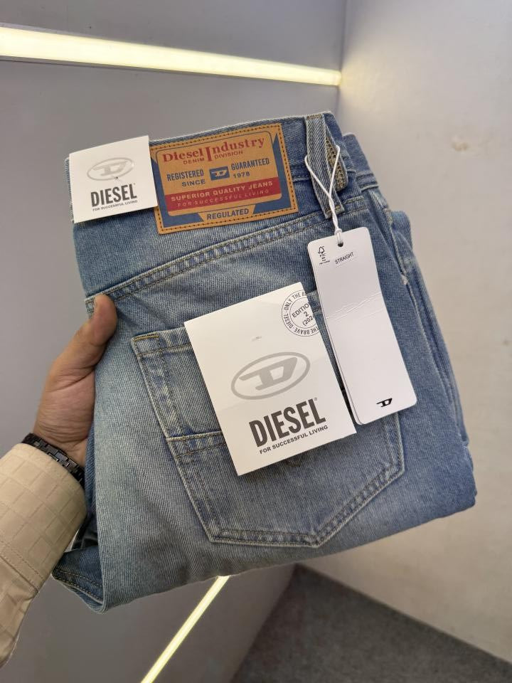 DIESEL PREMIUM LIGHT BLUE DENIM JEANS STRAIGHT FIT LENGHT 41