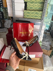 Valentino Pump Heel Elegant Womens Black Patent Leather With White Knot With OG Box & Carry Bag 933 V9 Black