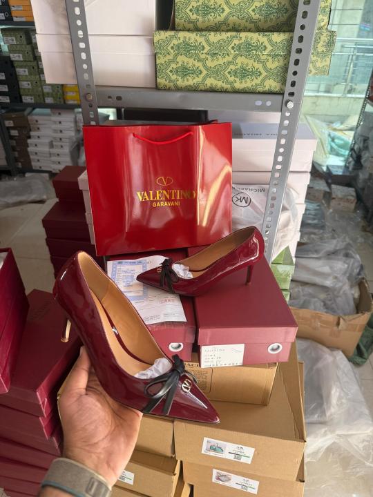 Valentino Pump Heel Elegant Womens Wine Patent Leather With Black Knot With OG Box & Carry Bag 933 V9 Wine