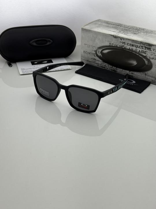 Oakley 3389 black