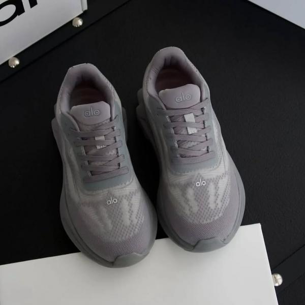 Alo Yoga Alo Runner unisex shoe in grey mesh