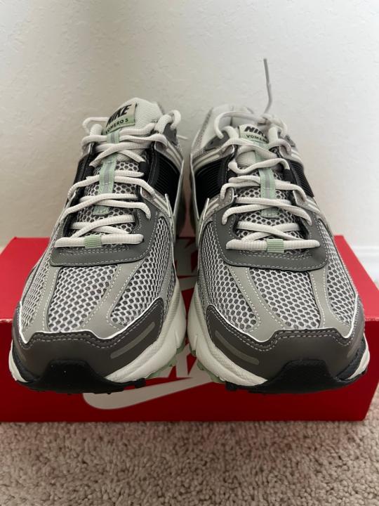 Nike Zoom Vomero 5 Cobblestone Flat Pewter