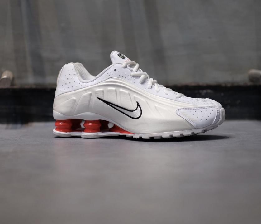 NIKE AIRMAX SHOX R4 WHITE PHANTOM PICANTE RED